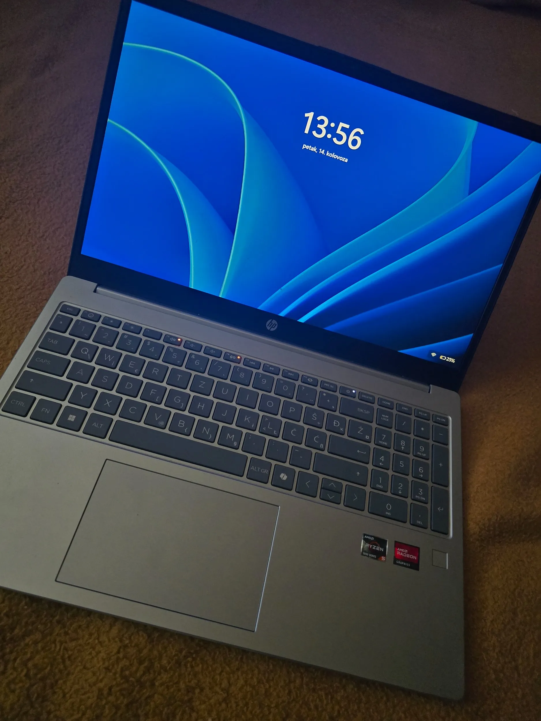 laptop hp novi - slika 3