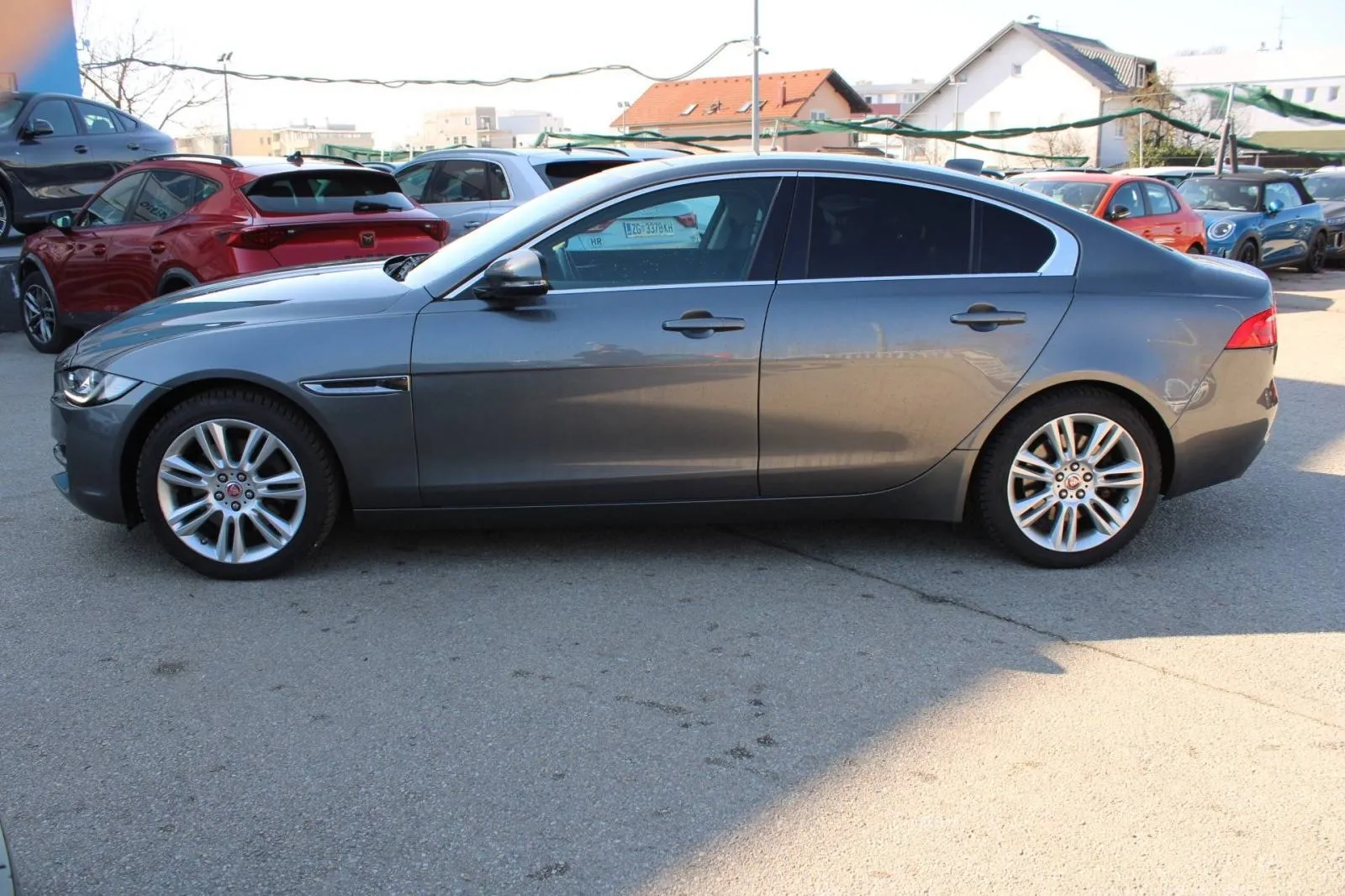 jaguar xe 2.0d awd automatik - slika 8