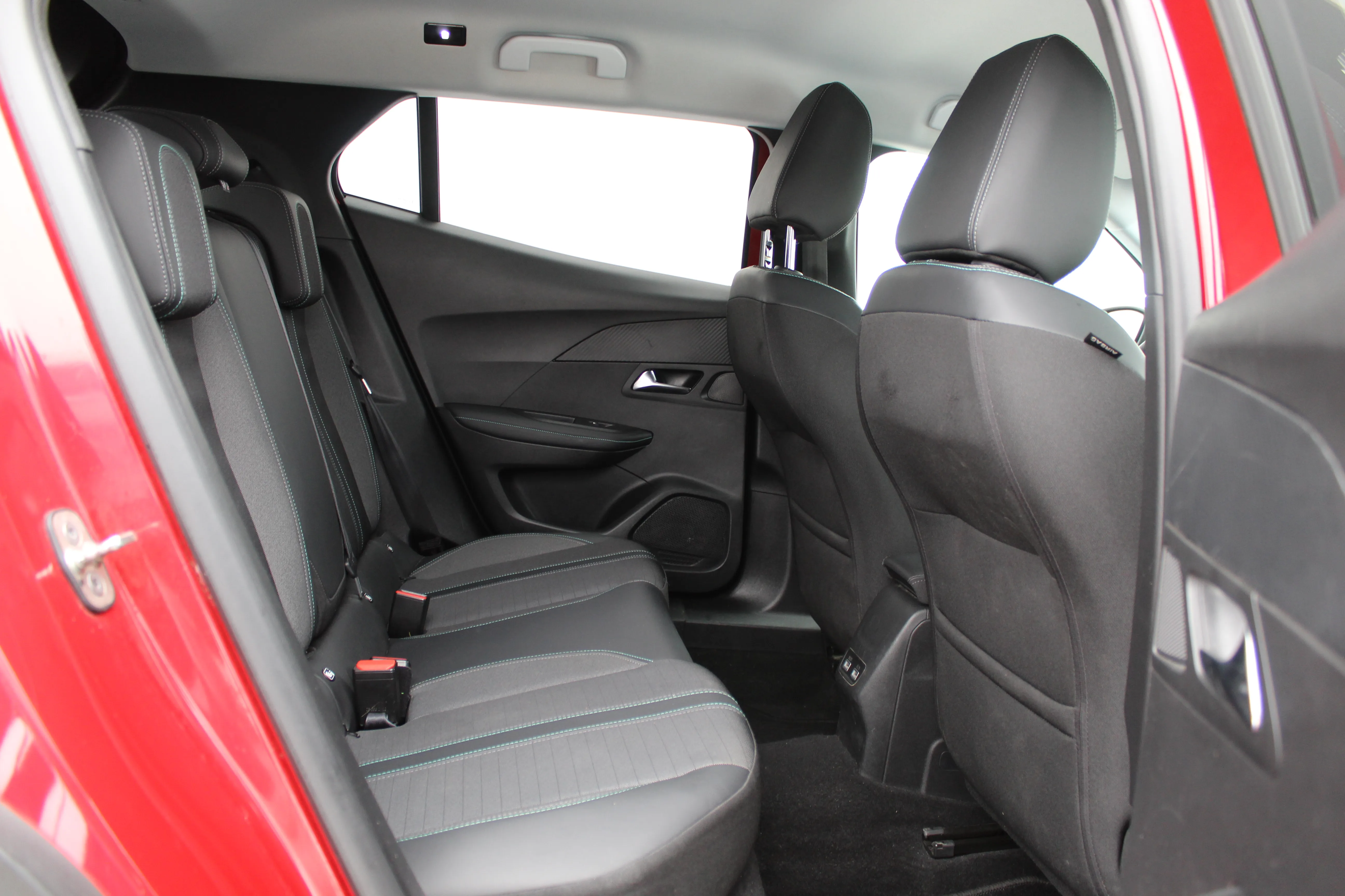 13059 peugeot 2008 1,2 puretech 100 s&s allure - slika 13
