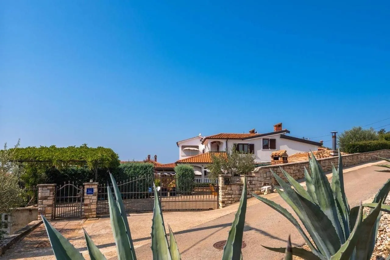 poreč okolica-apartmanska kuća na prodaji (prodaja) - slika 9