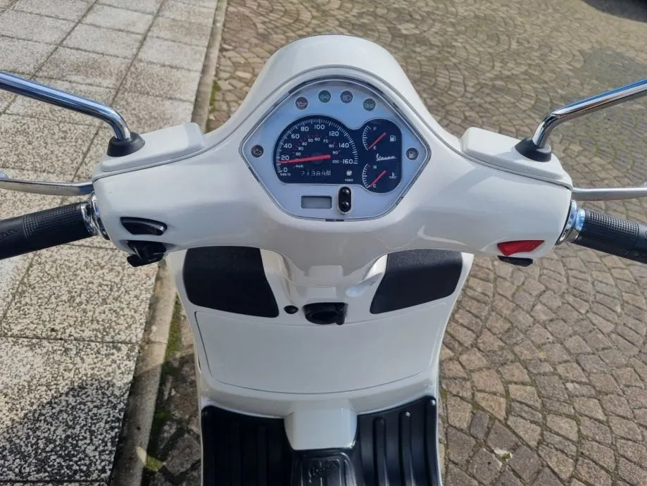 piaggio vespa gts 300 super, 2013 god. - slika 9