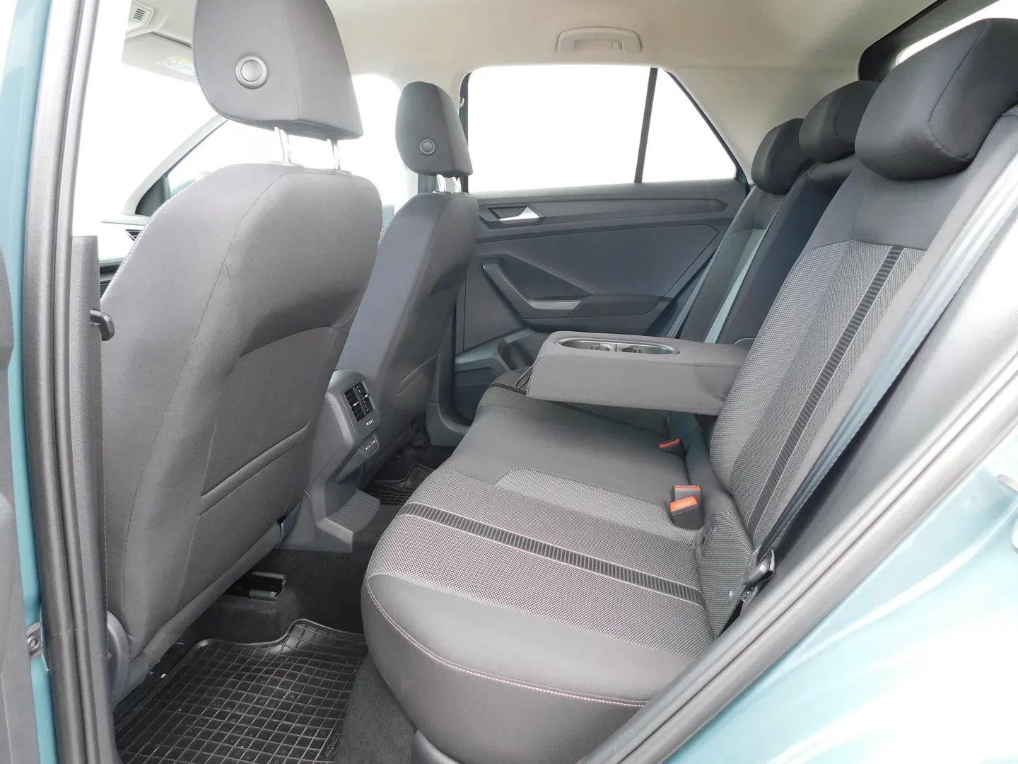 10451 volkswagen t-roc 1.0 tsi life - slika 11