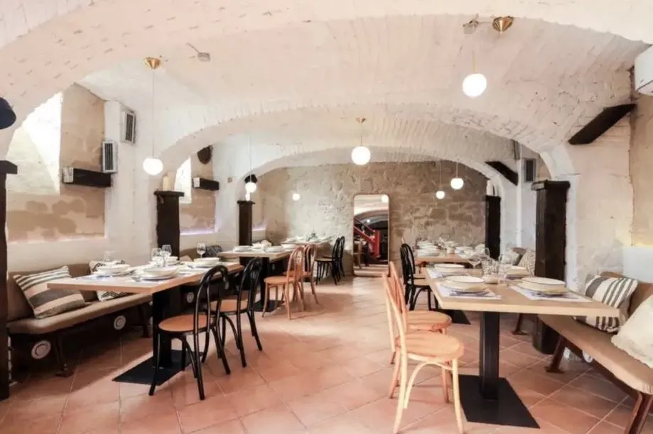 restoran: osijek, centar, 150 m2, kompletno uređen i opremljen za rad - slika 6