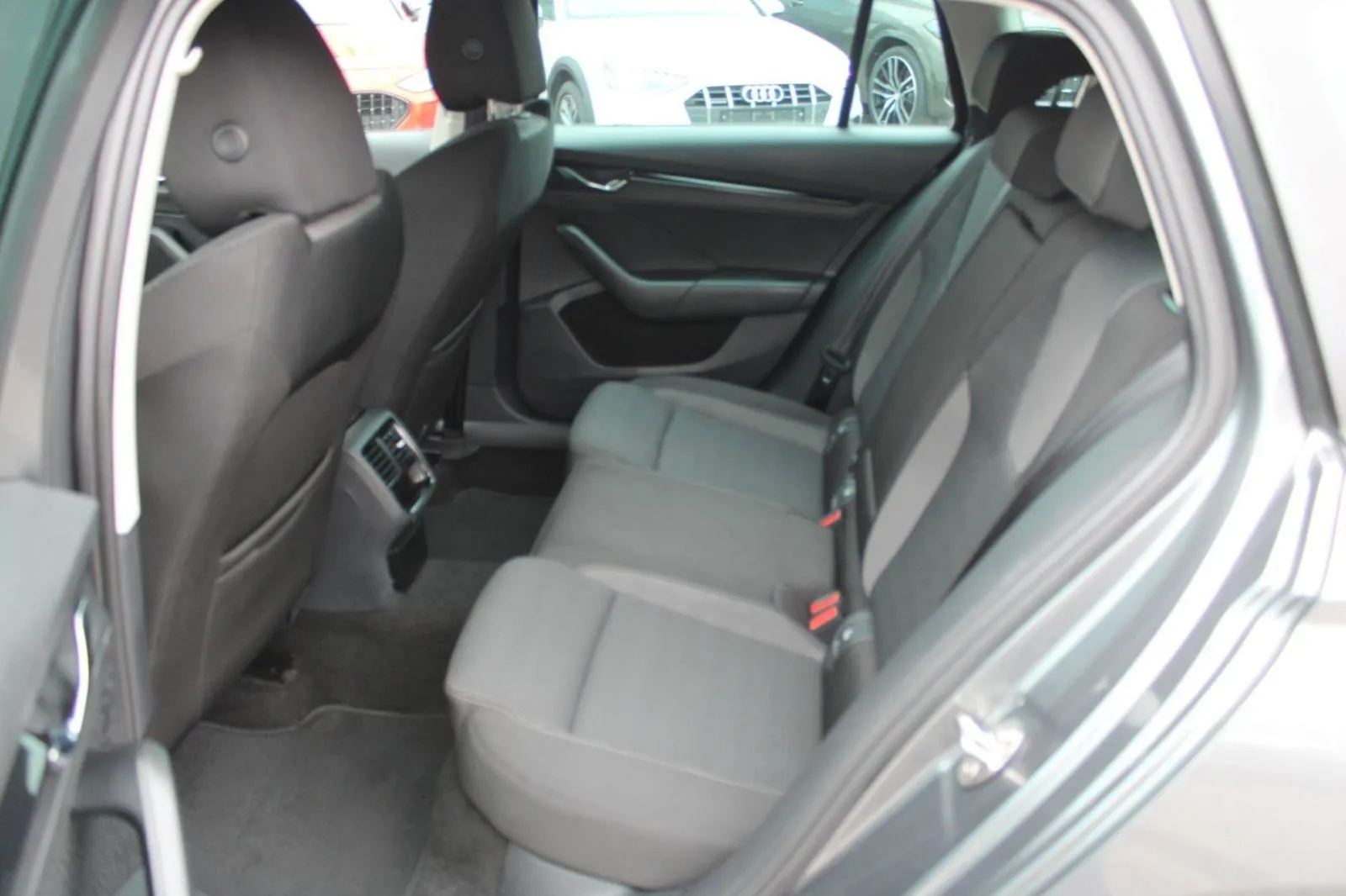 škoda octavia combi 2.0 tdi dsg 150ks *led, navigacija* - slika 13