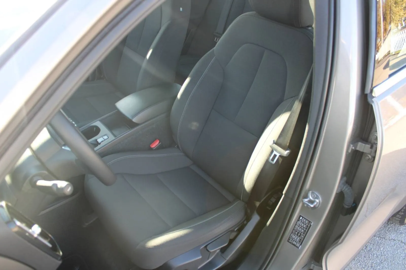 volvo xc40 t5 plug-in hybrid automatik *led, navigacija, kamera - slika 10