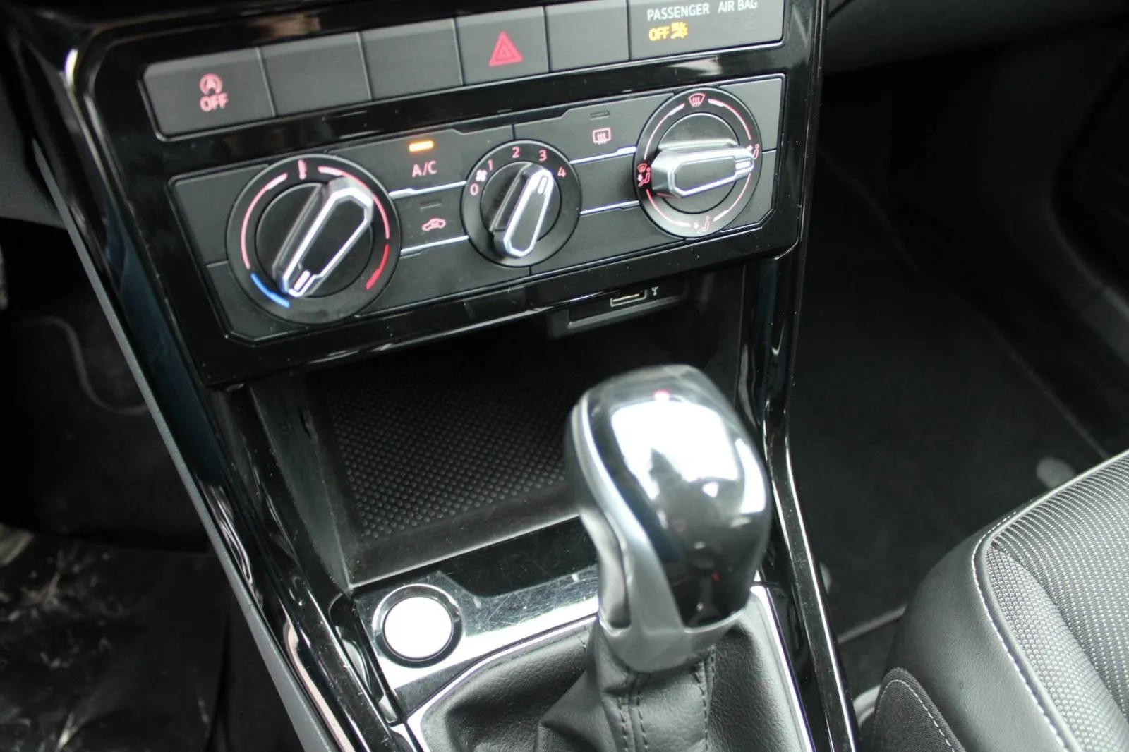 vw t-cross 1.0 tsi dsg *navigacija, kamera* - slika 17