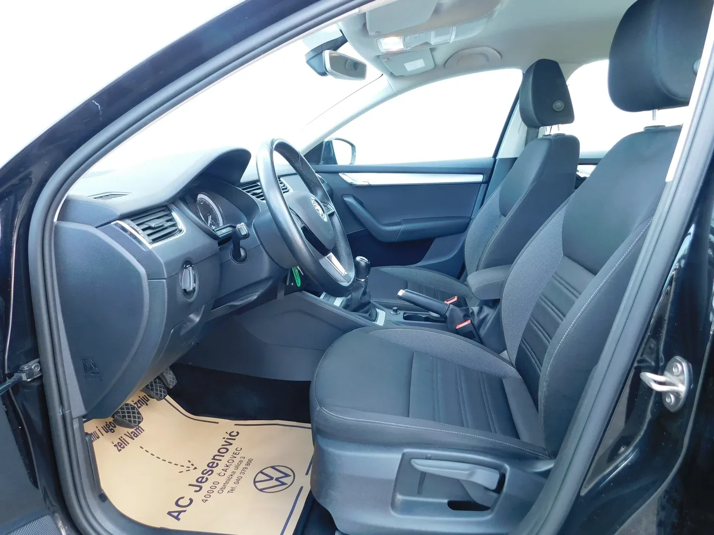 09355 škoda octavia combi ambition 1.6 tdi - slika 7