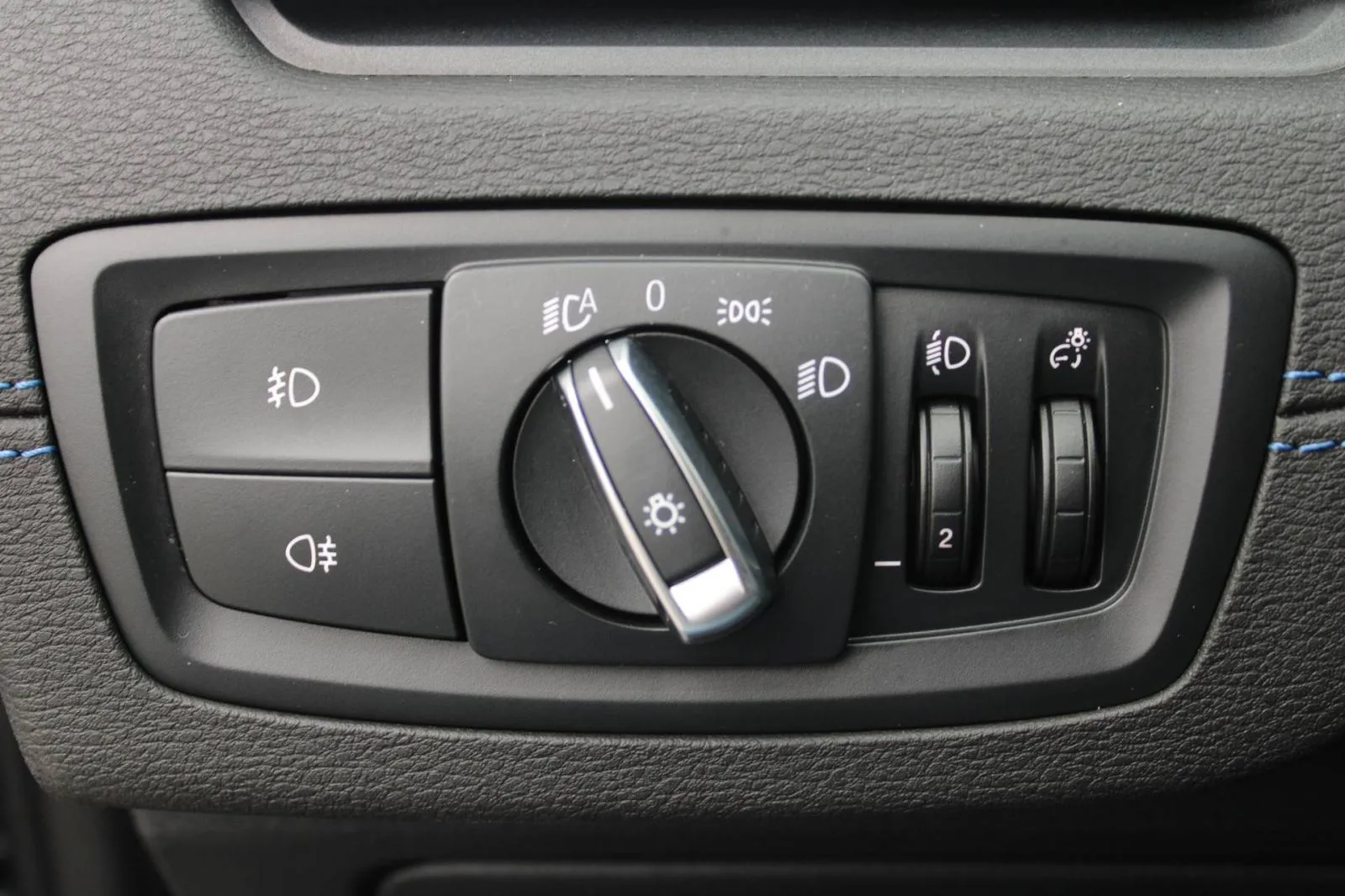 bmw x1 20d xdrive m paket automatik *led, navigacija* - slika 12