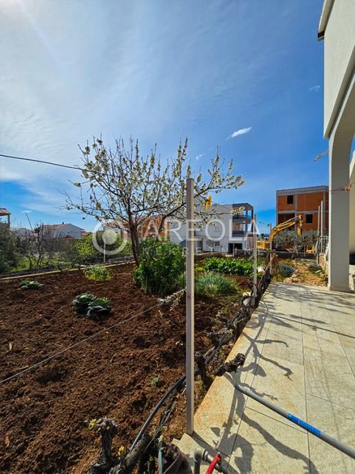 vodice - kuća s okućnicom! (prodaja) - slika 18