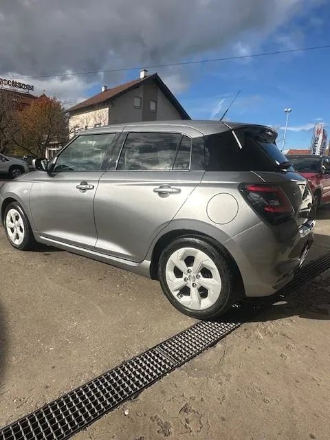 suzuki swift 1,2 hybrid gl+ premium 2wd financiranje 1/3 sa 3% kamata - slika 6