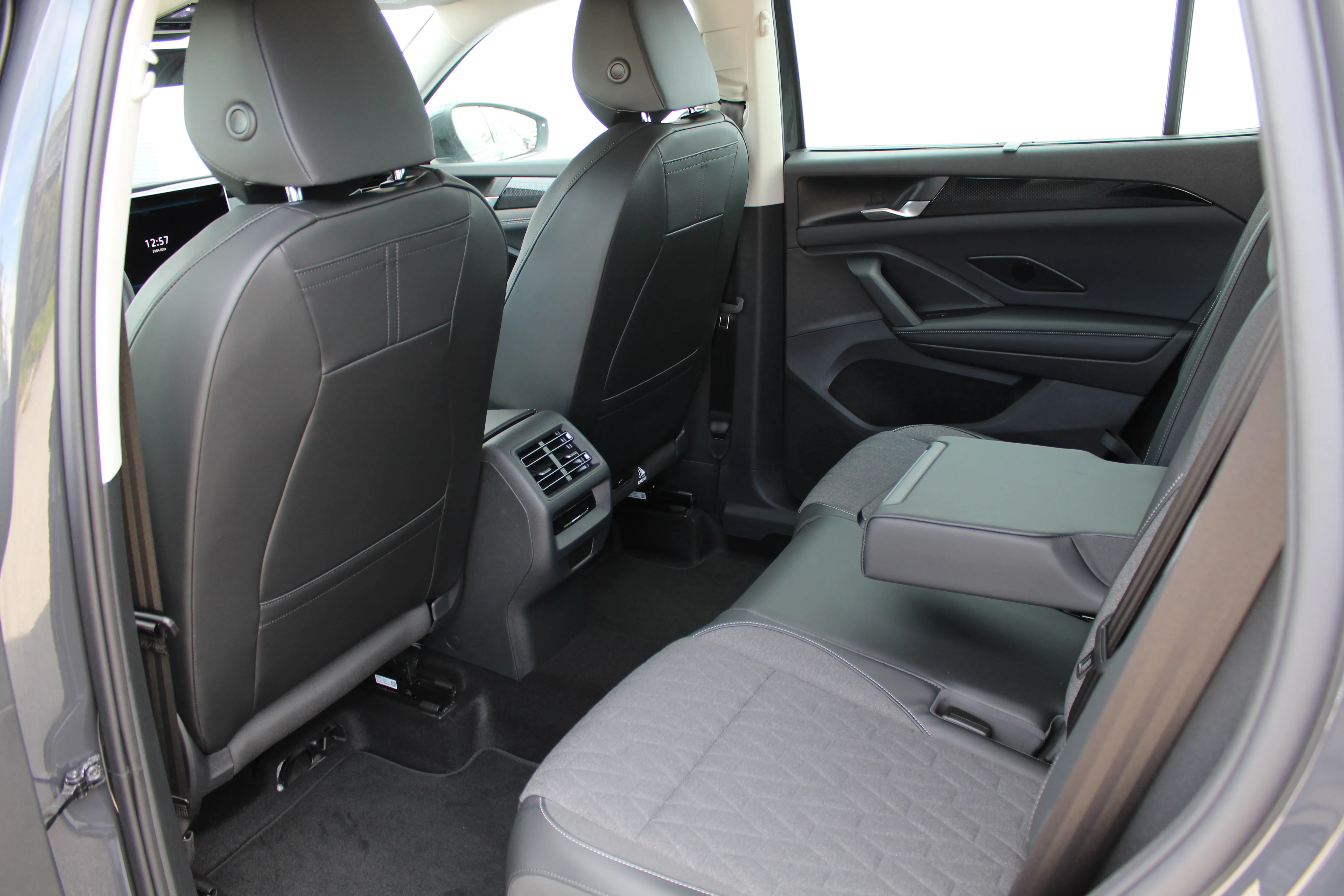 13202 volkswagen tayron 1.5 tsi ehybrid dsg life - slika 11