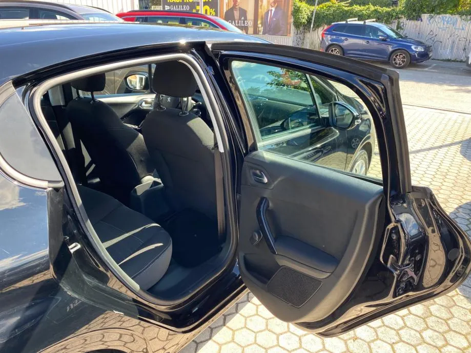 peugeot 208 1,2 puretech berline premium 4xgarancije - slika 20