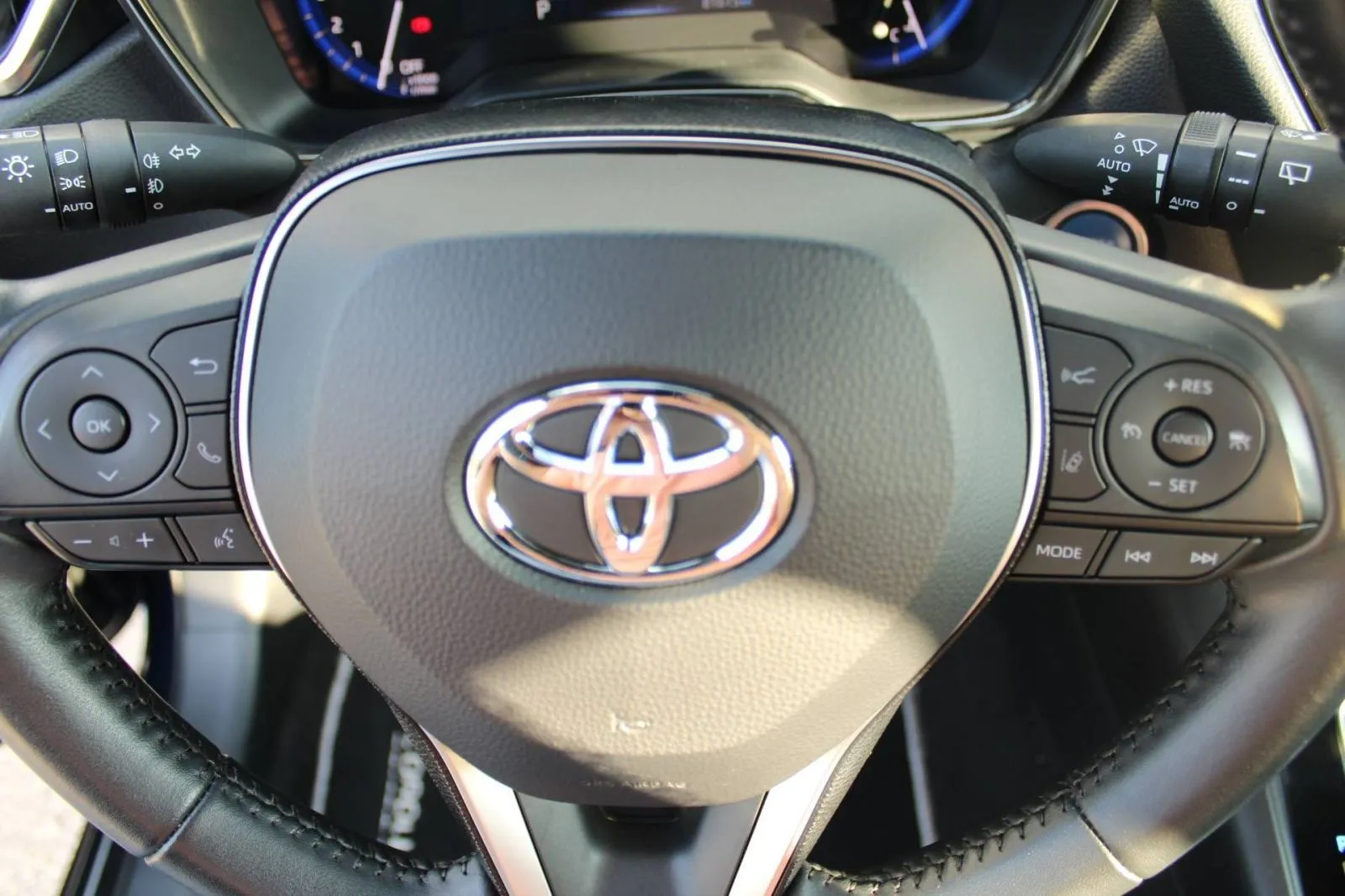 toyota corolla 1.8 hybrid automatik *navigacija,kamera* - slika 14