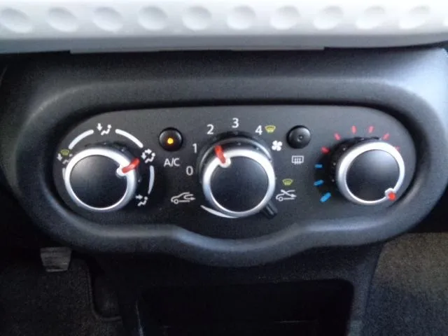renault twingo 1,0 sce 70; tempomat; klima; 1. vlasnik; u pdv-u - slika 19