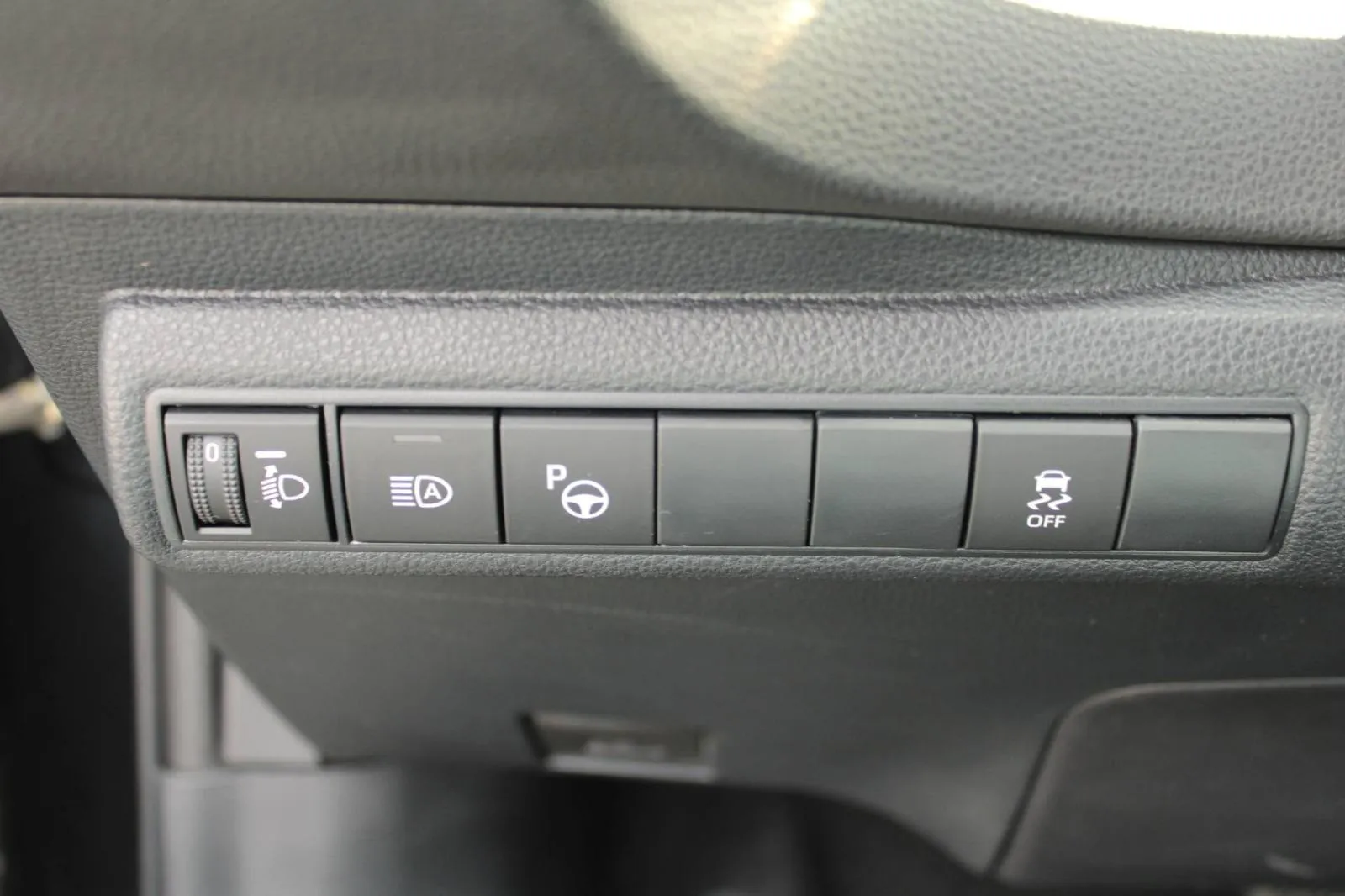toyota corolla karavan 2.0 hybrid automatik n1 - teretno, 2021 god. - slika 15