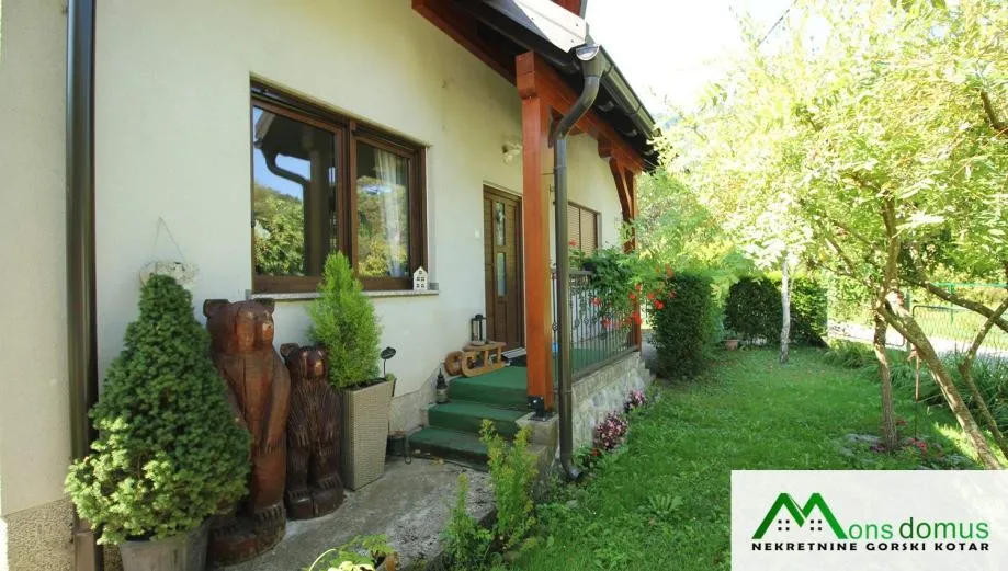kuća s pomoćnim objektom i uređenom okućnicom (prodaja) - slika 3