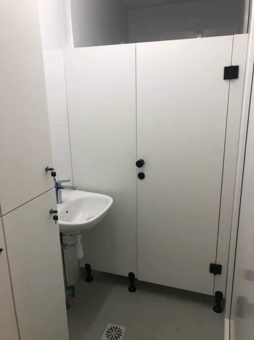 wc pregrade i sanitarne kabine sa vratima izrađene po mijeri - slika 6