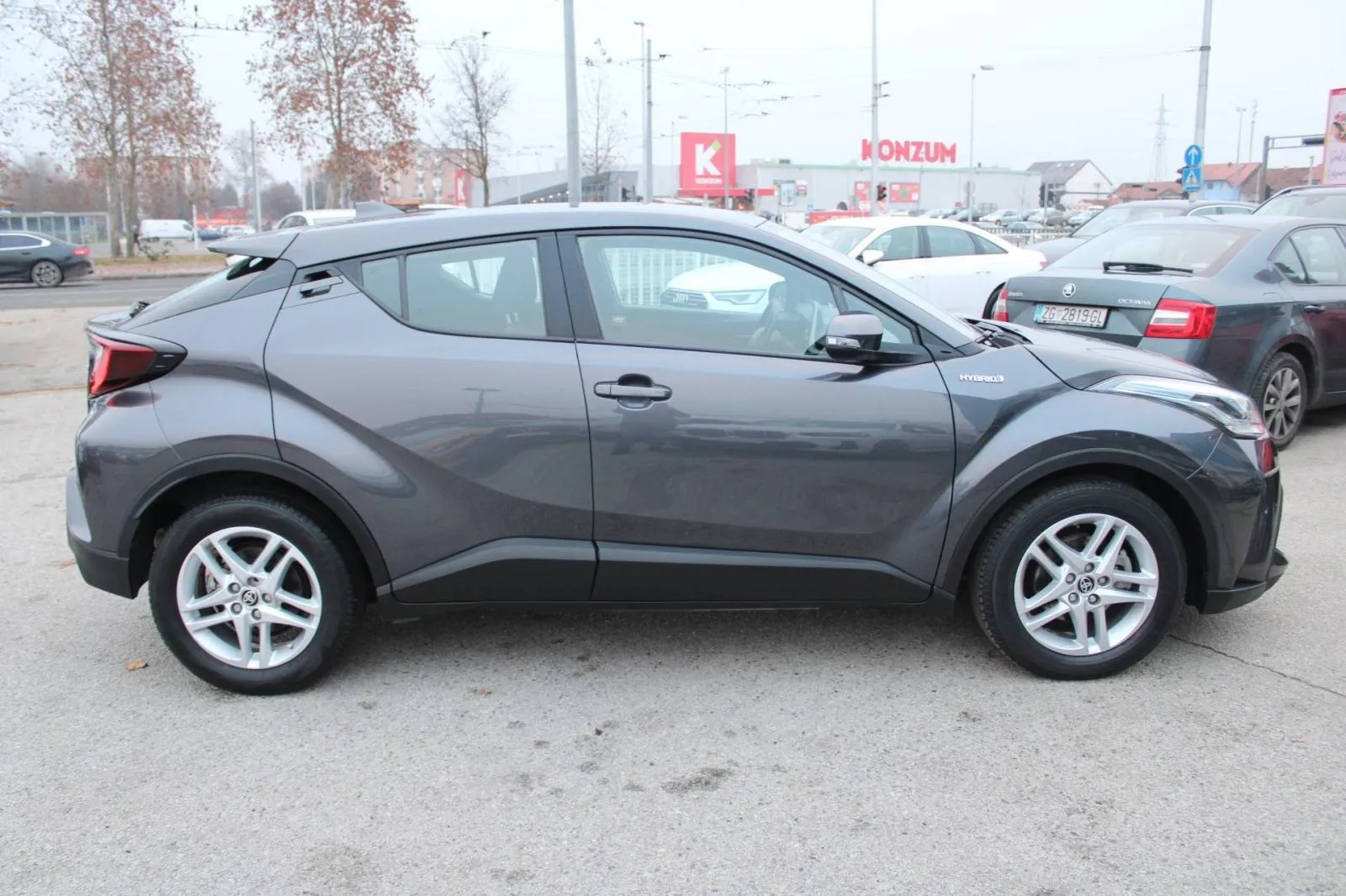 toyota c-hr 1.8 hybrid automatik *led, navigacija, kamera* - slika 4