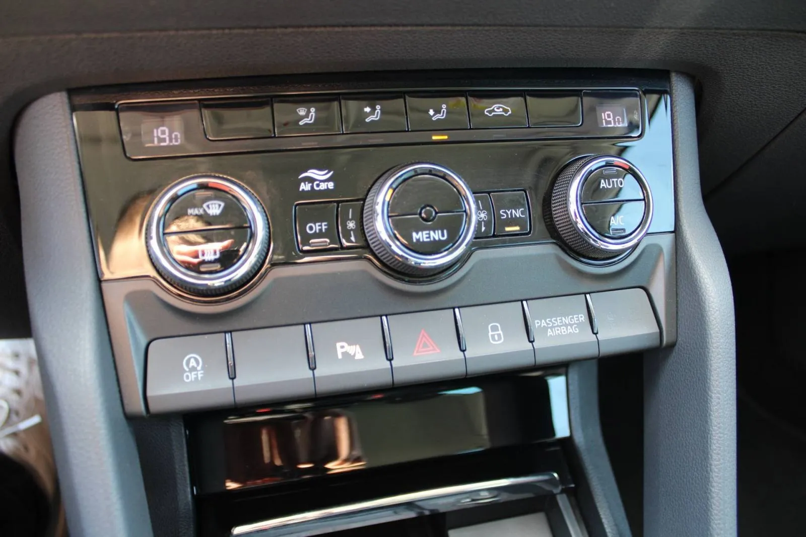 škoda karoq 1.5 tsi dsg *led, navigacija, kamera* - slika 23