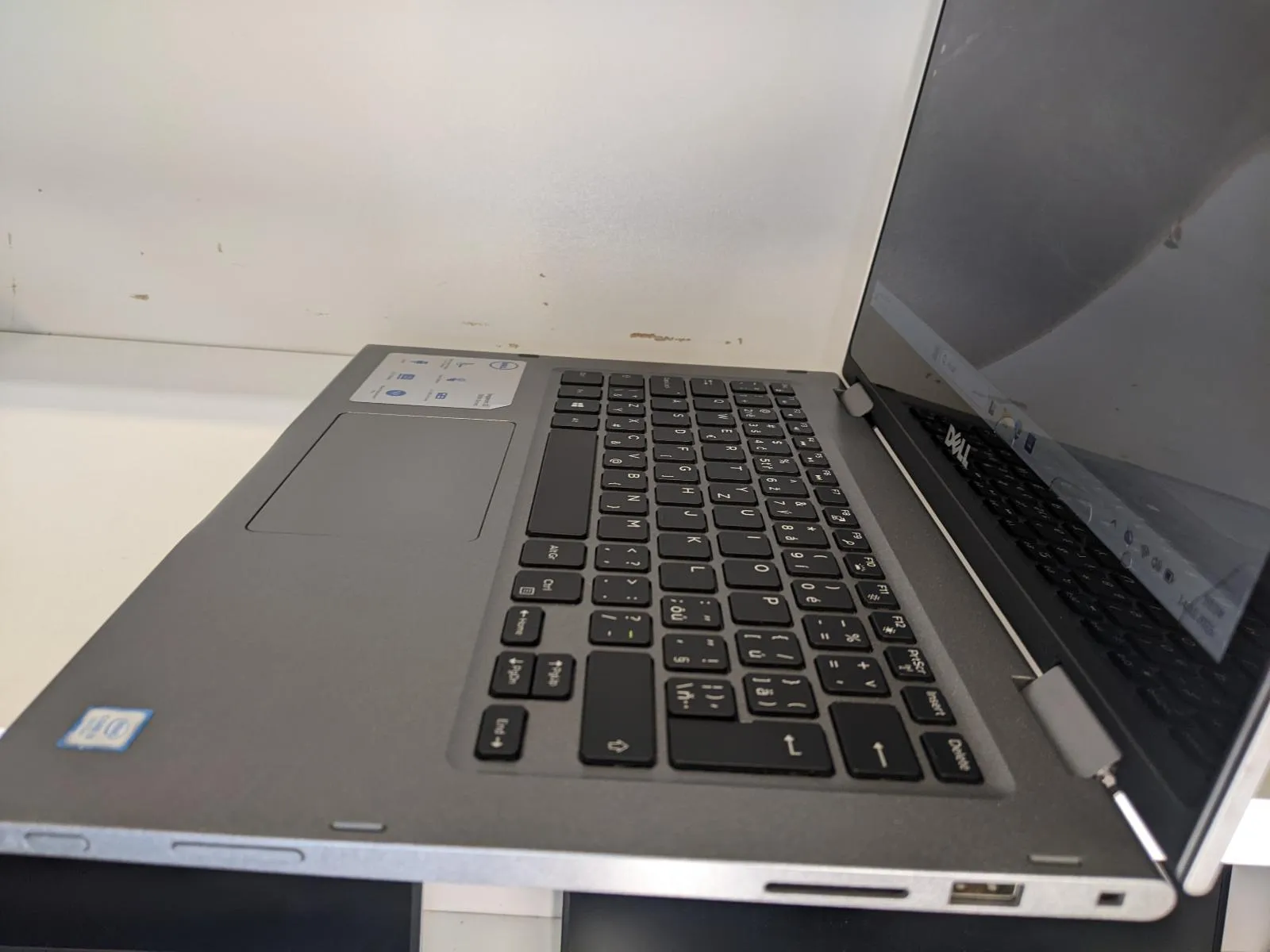 prodaje se : dell inspiron 13 p69g 2-u-1 - slika 7