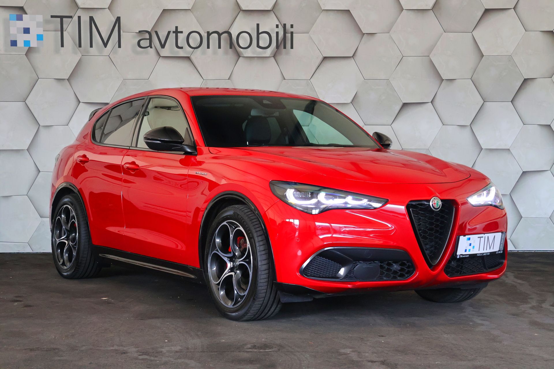 alfa romeo stelvio veloce 2.2 multijet q4 at8 210km matrix cockpit - slika 2