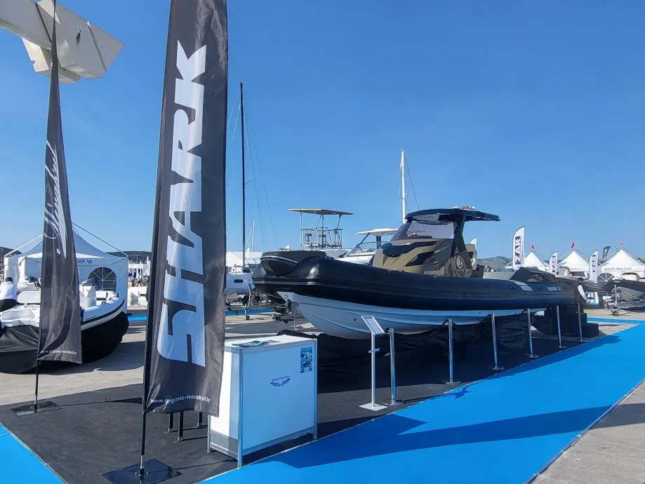 shark 38 - novo model 2026 gumenjak sa kabinom, motori 2 x 250 - slika 8