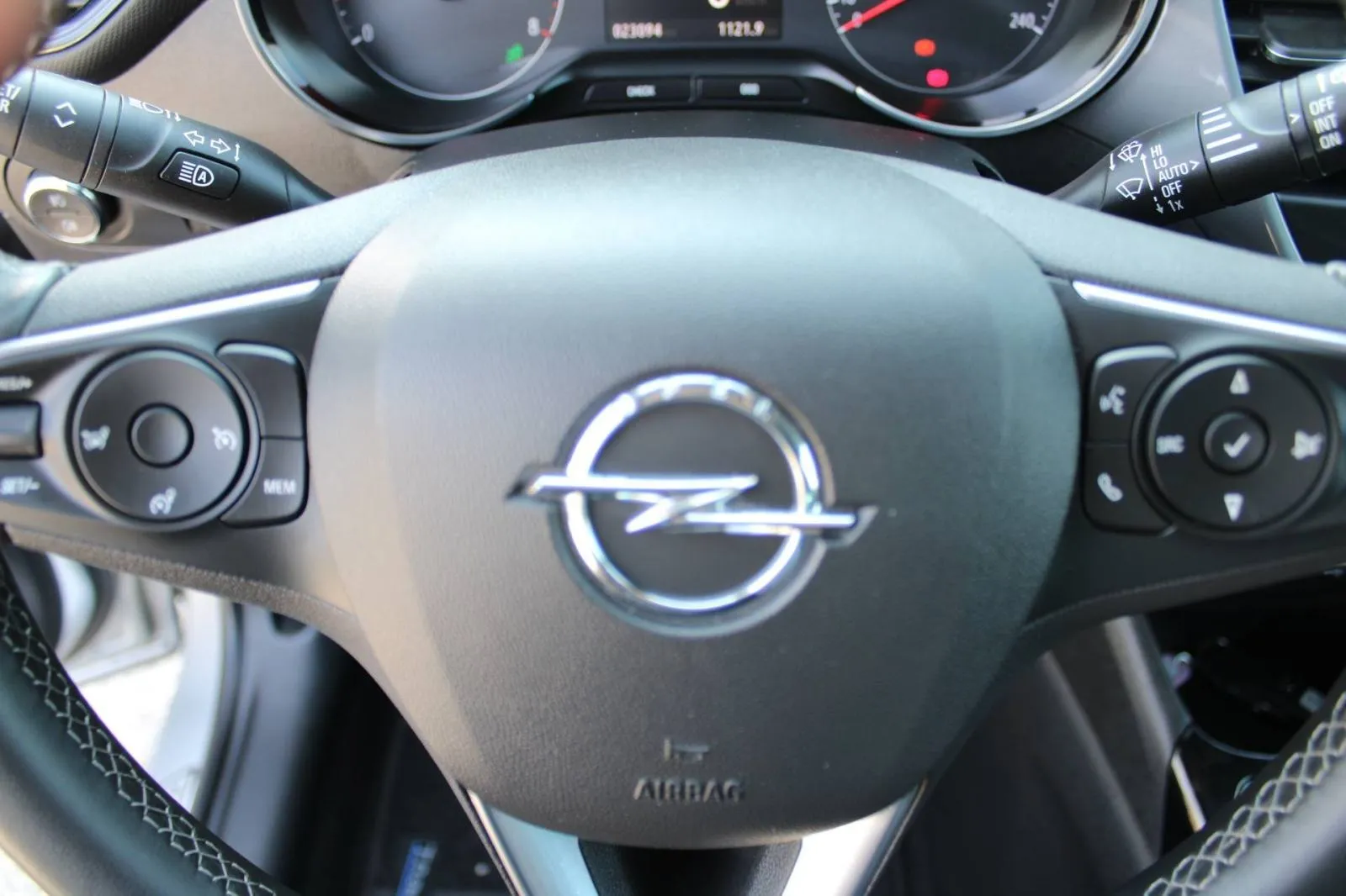 opel crossland 1.2 turbo ultimate *led, navigacija, kamera* - slika 15
