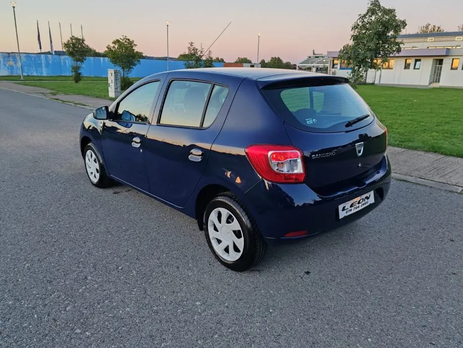 dacia sandero 1,2 16v 2015 g. 102000 k - slika 6