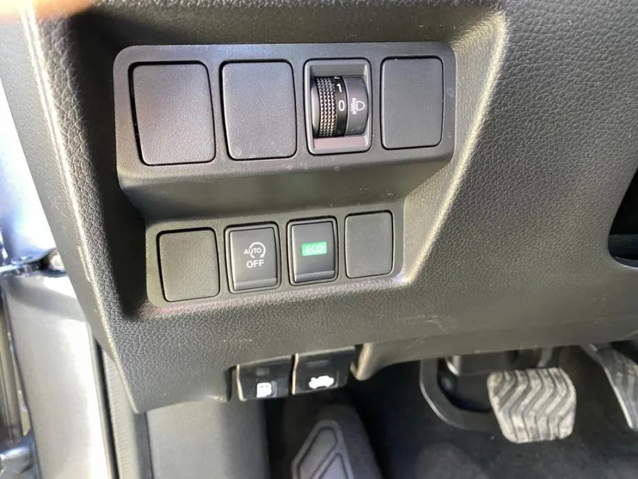nissan qashqai 1,5 dci automatik, kamera , tempomat, 4 x garancija! - slika 23