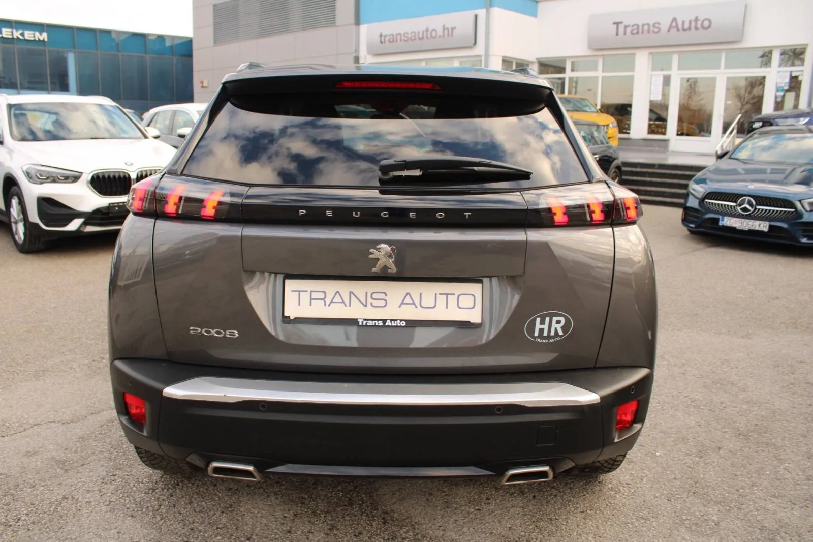 peugeot 2008 1.2 puretech automatik allure *led, navigacija* - slika 6