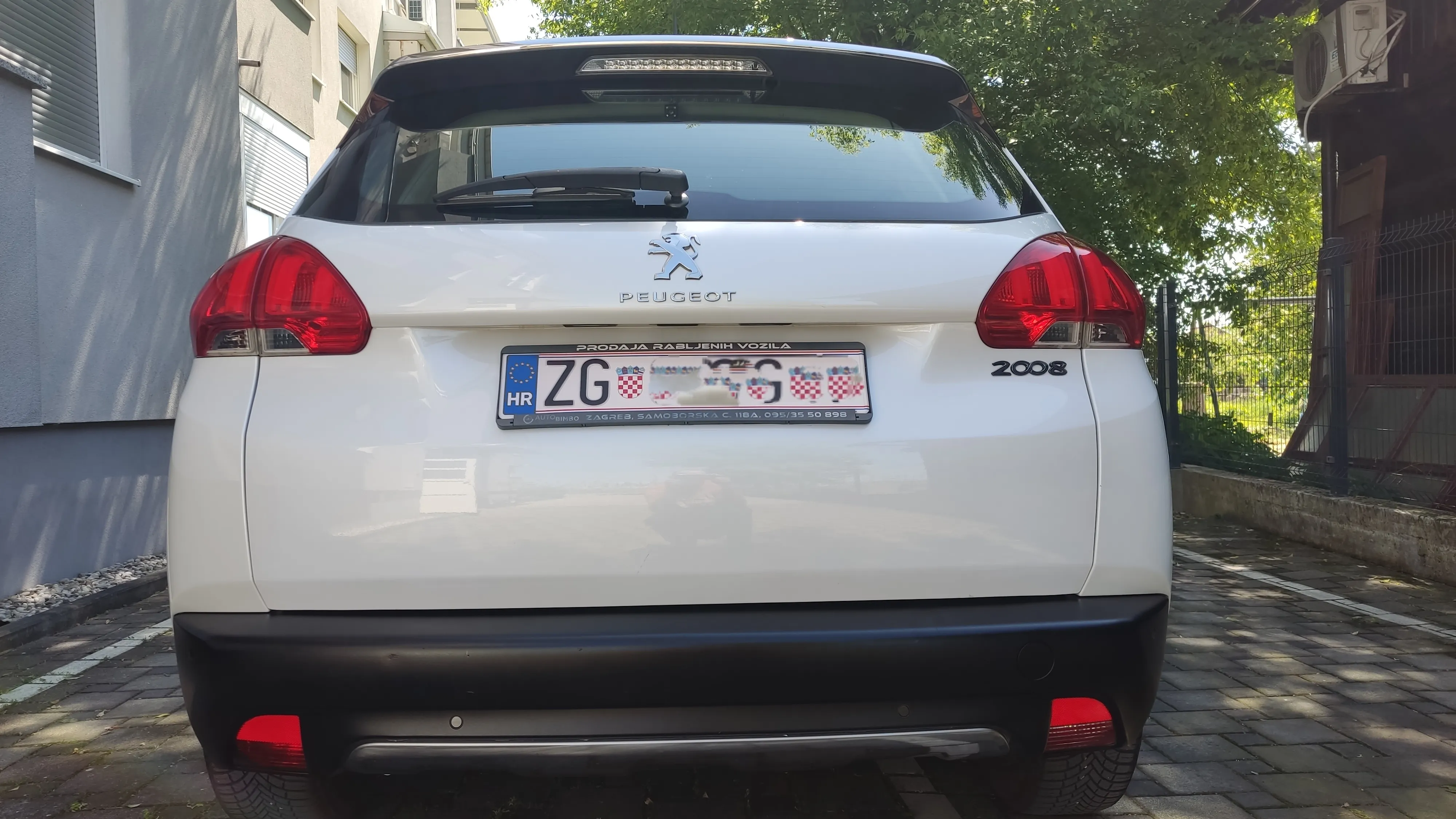 peugeot 2008 1,2 allure - slika 4