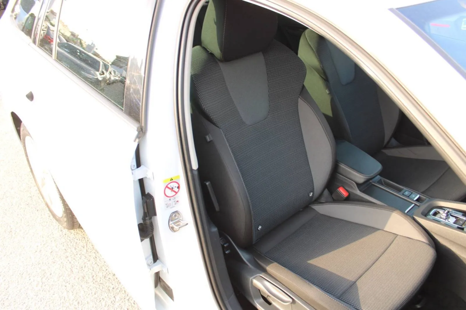 škoda octavia combi 2.0 tdi dsg *led, navigacija* - slika 12