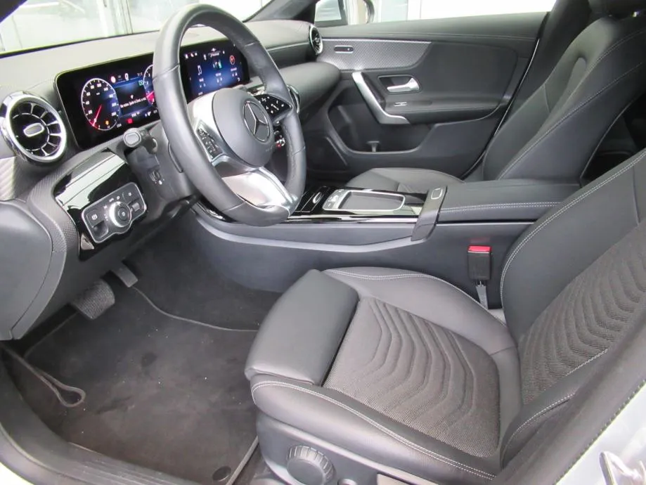 mercedes-benz cla 180 progressive - slika 9
