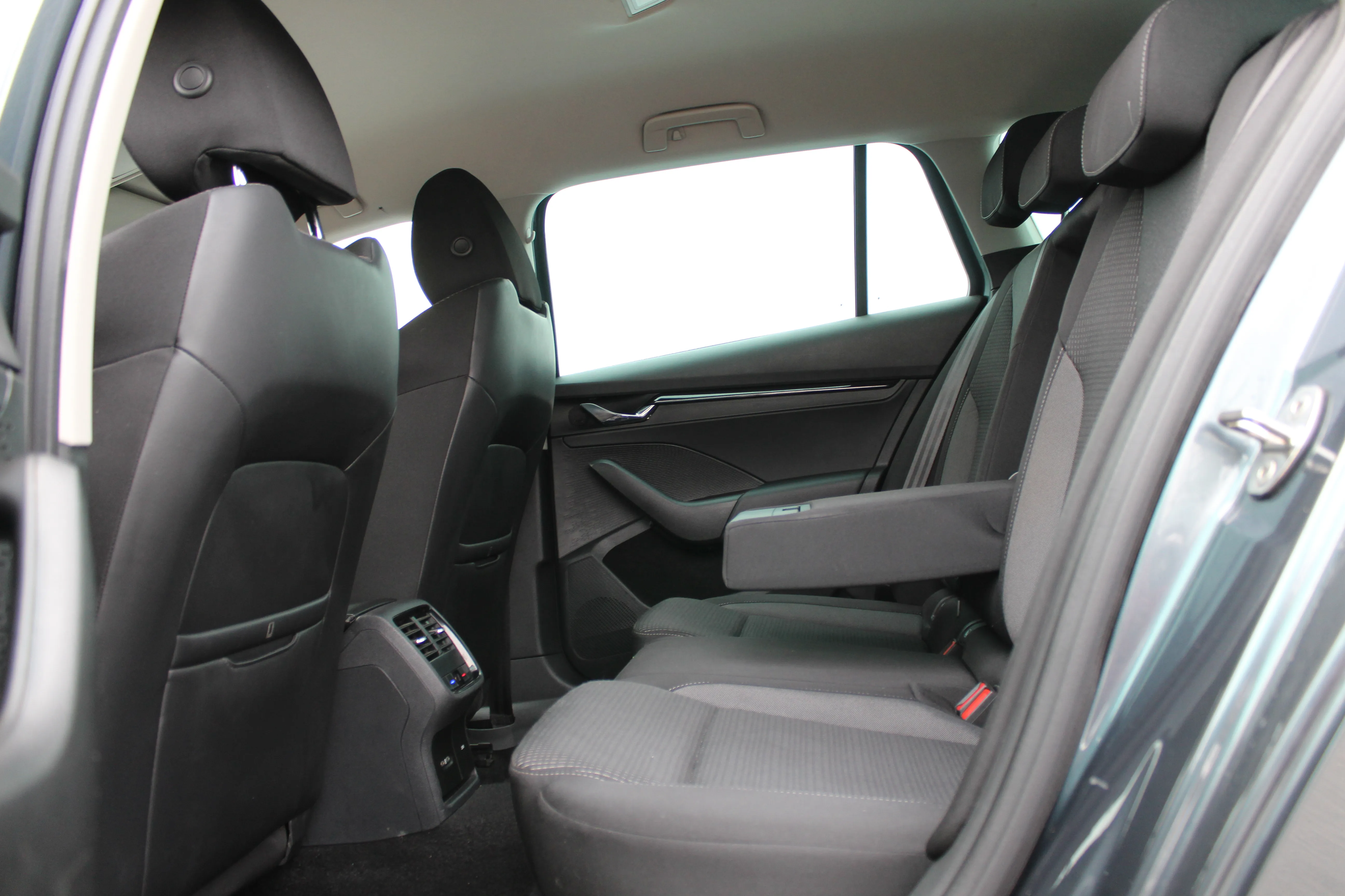 12954 škoda octavia combi ambition 2.0 tdi - slika 11