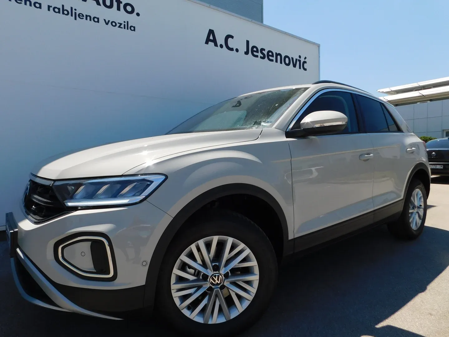 12834 volkswagen t-roc 1.0 tsi 4life - slika 7