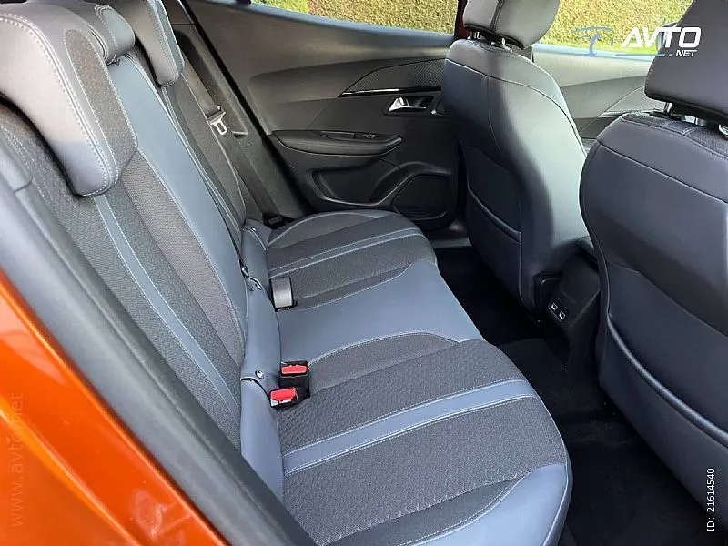 peugeot 2008 1.2 puretech 130 allure-1 vl.-alu-navi-kam - slika 11