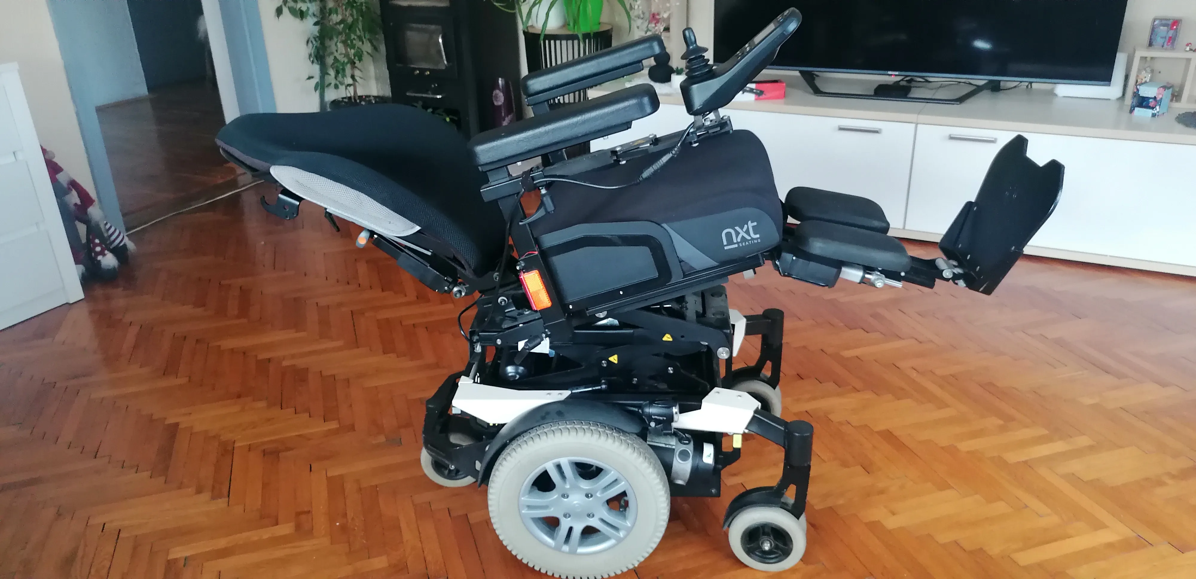 reac el. invalidska kolica s el.podešavanjem,sjedišta,naslona,oslonaca - slika 5