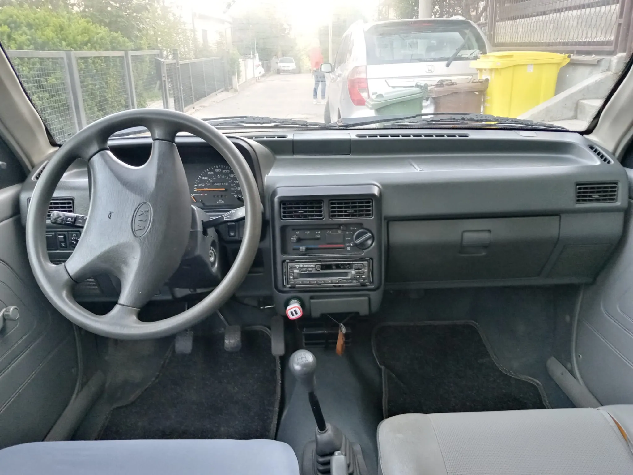 kia pride 2000. god drugi vlasnik - slika 5