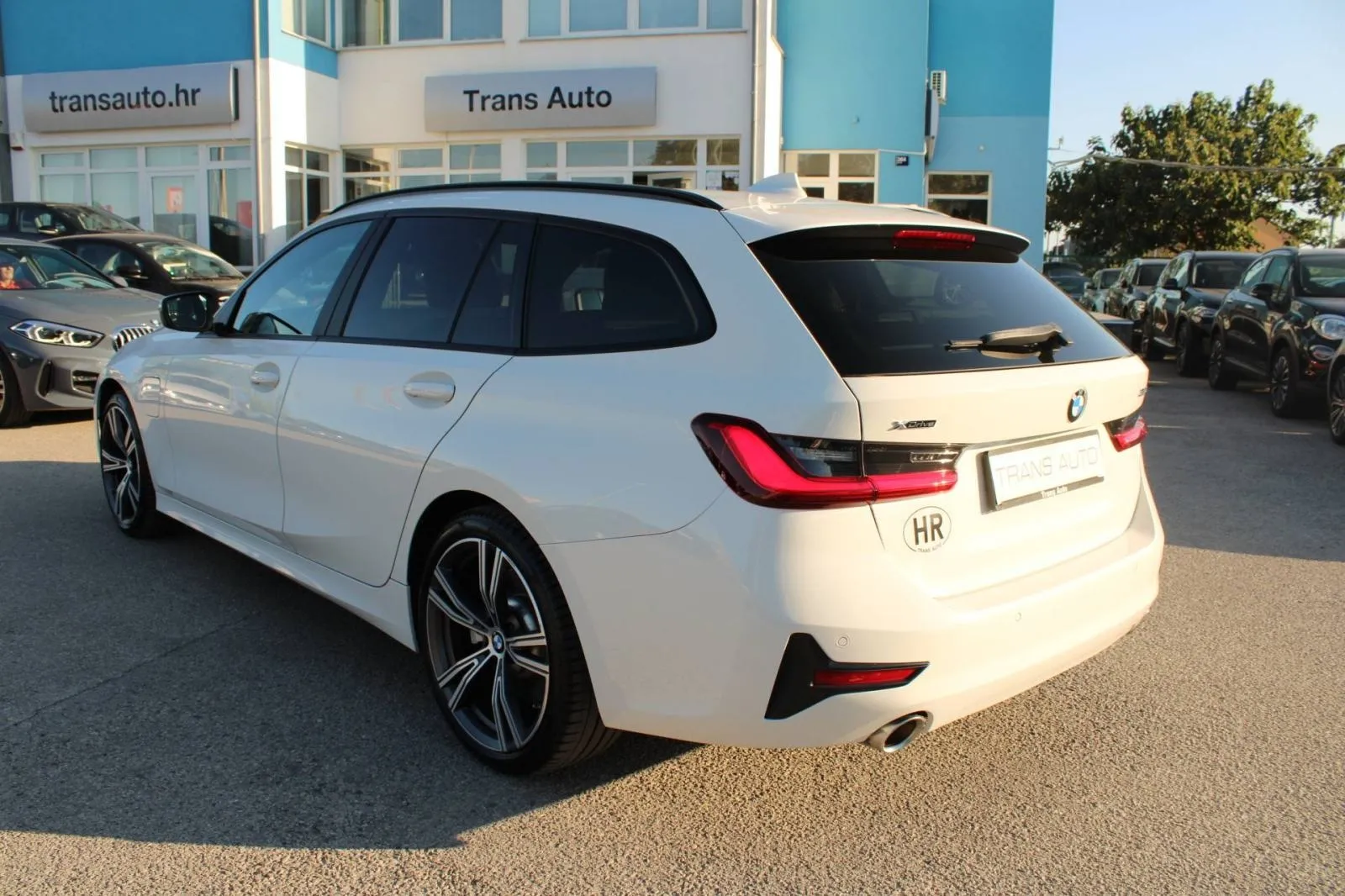 bmw serija 3 330e touring *led, panorama, navigacija* - slika 7