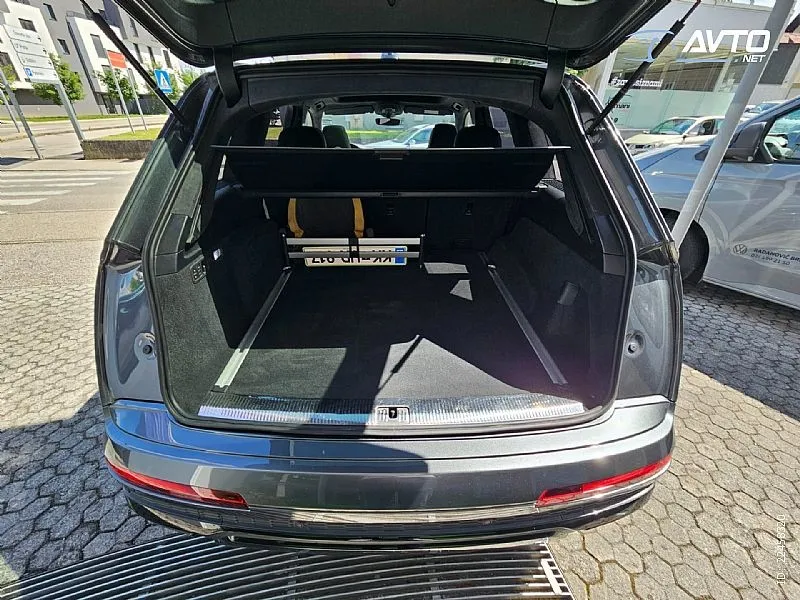 audi q7 quattro 60 tfsie s line competition plus - slika 6
