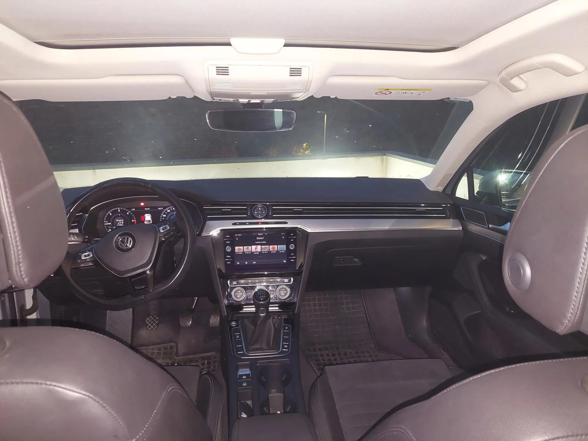 passat 1.6tdi highline,virtual cockpit,360 senzori,koža,panorama,led - slika 2