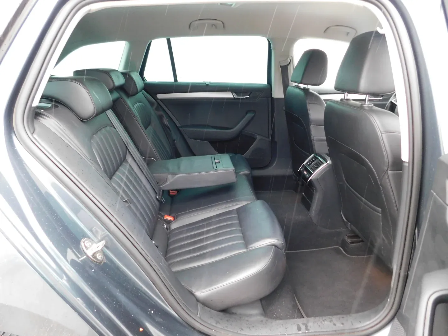 09296 škoda superb combi style 1.6 tdi greenline - slika 13