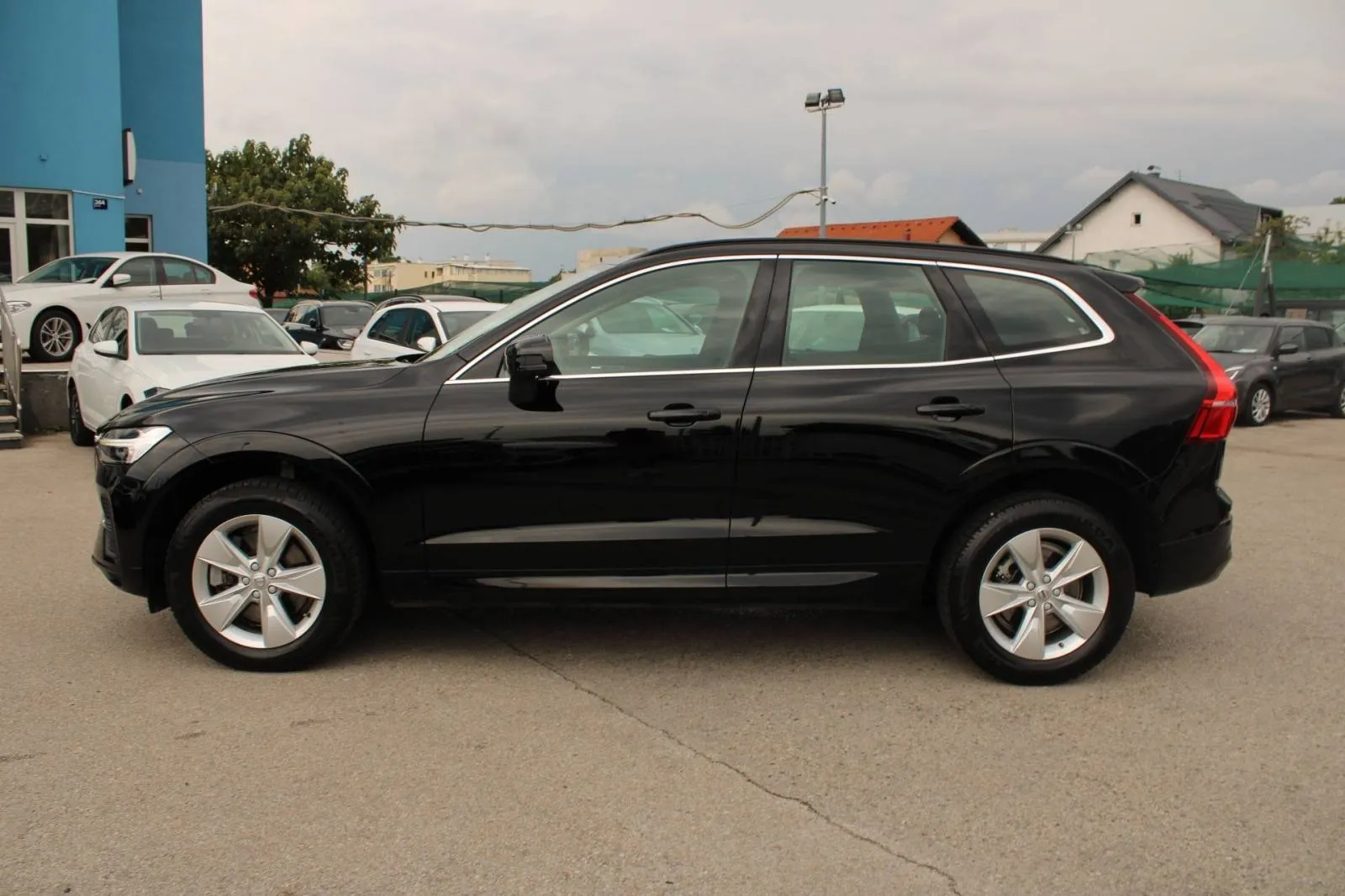 volvo xc60 b4 2.0d automatik *led, navigacija, kamera* - slika 7