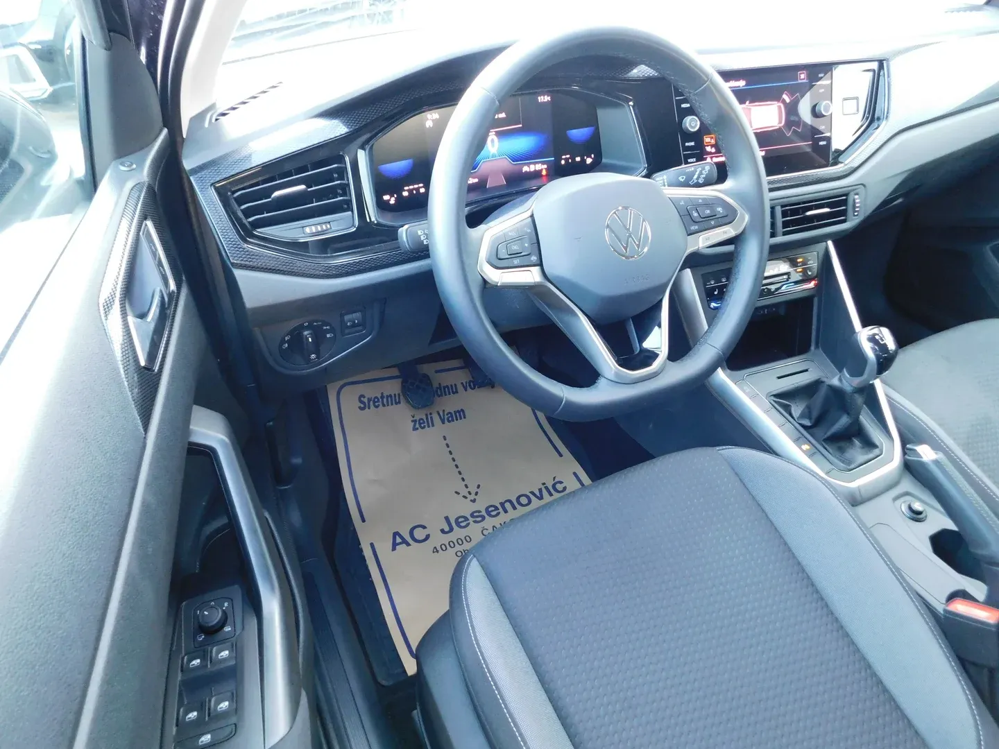 10123 volkswagen taigo 1.0 tsi life - slika 9