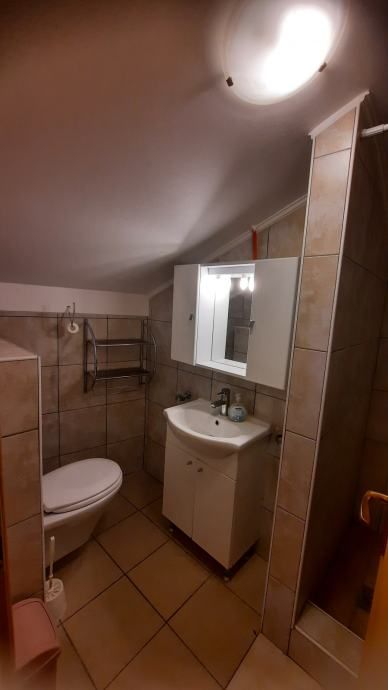 !!kuća sa 6 apartmana 25 metara od mora!! (prodaja) - slika 9