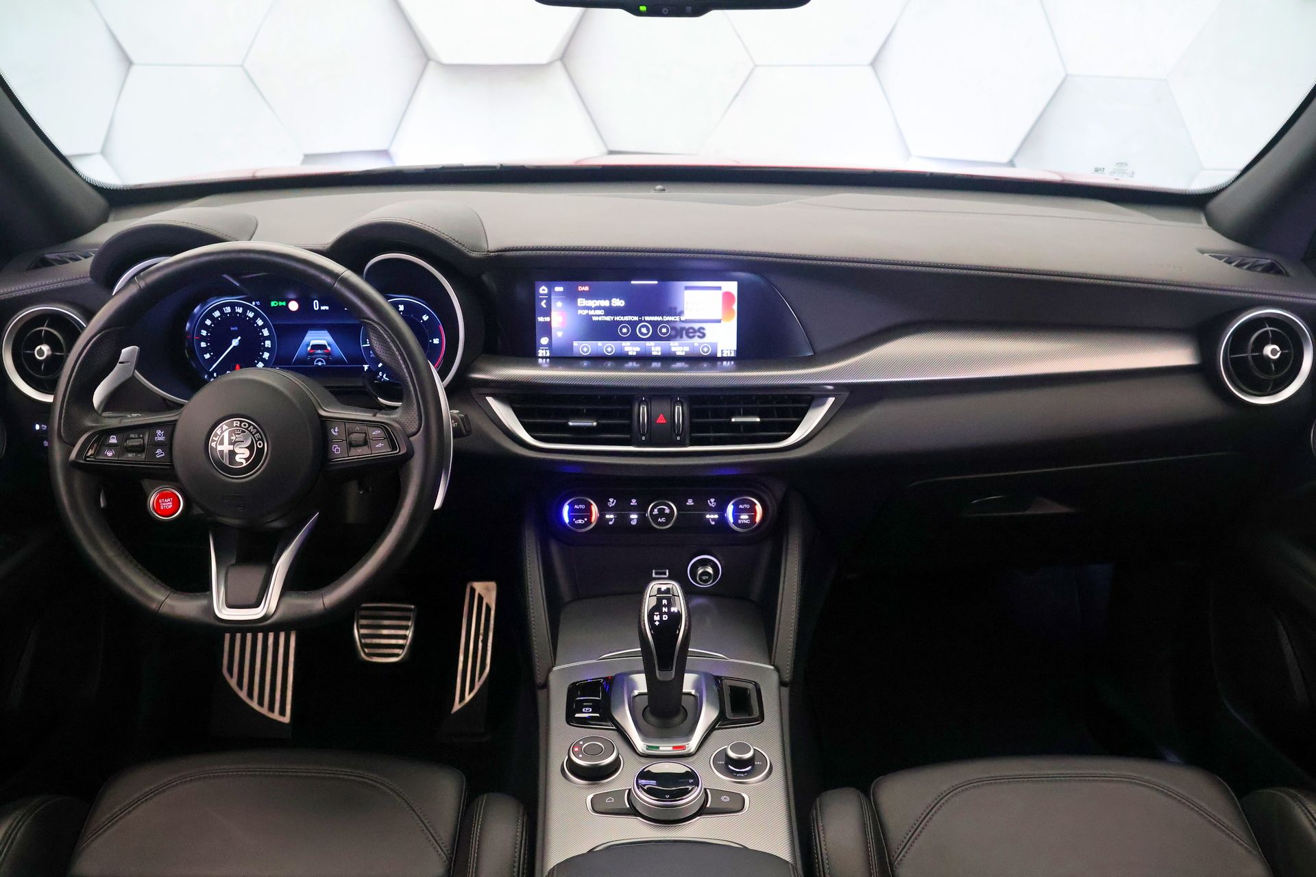 alfa romeo stelvio veloce 2.2 multijet q4 at8 210km matrix cockpit - slika 7