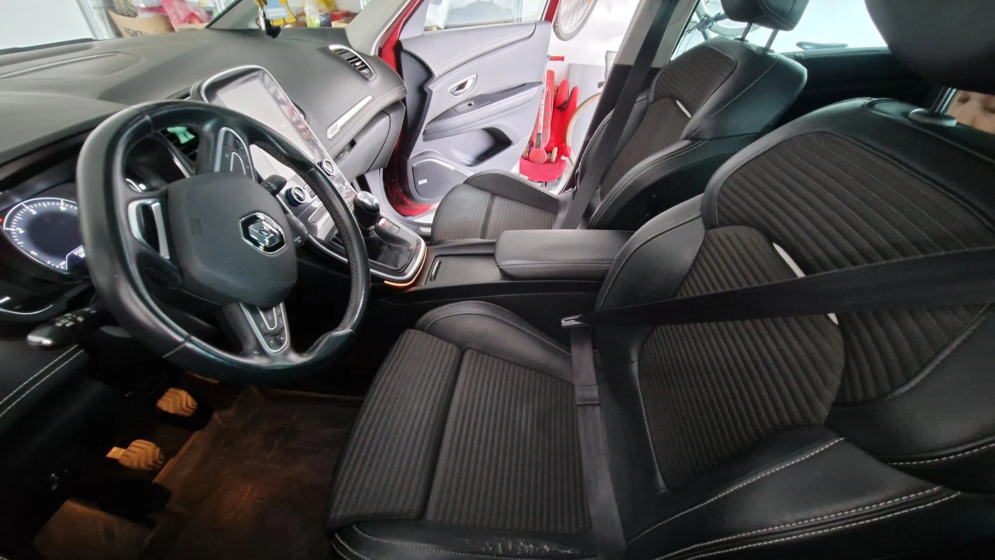 renault scenic 1.7 bose 2019. (prvi vlasnik, reg. 03/2027, nove gume) - slika 4