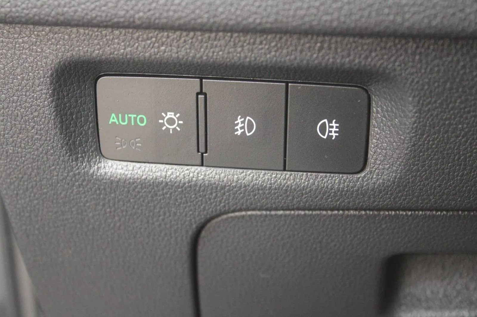 škoda octavia combi 2.0 tdi dsg *led, navigacija* - slika 14