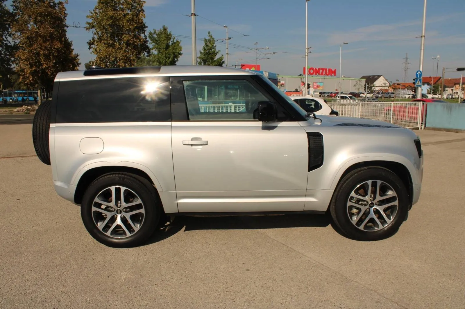 land rover defender 3.0 d6 250 90xs edition awd *panorama,navigacija* - slika 4