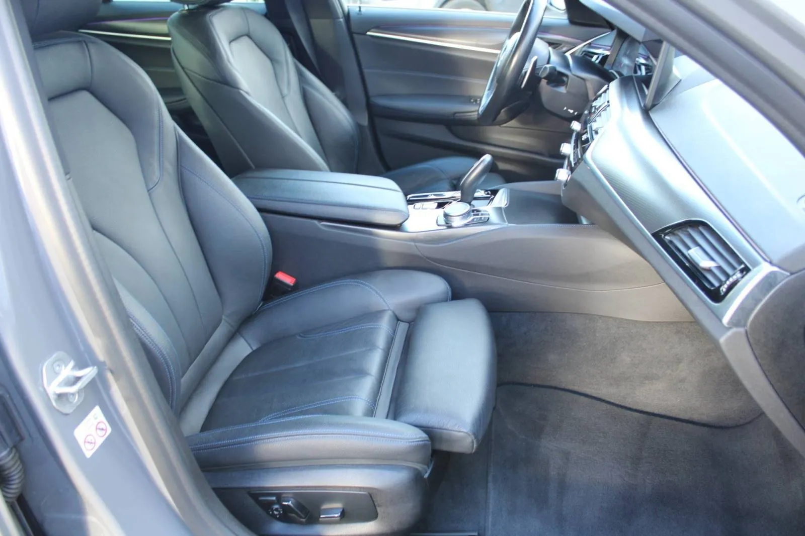 bmw serija 5 530d xdrive m-paket - slika 21